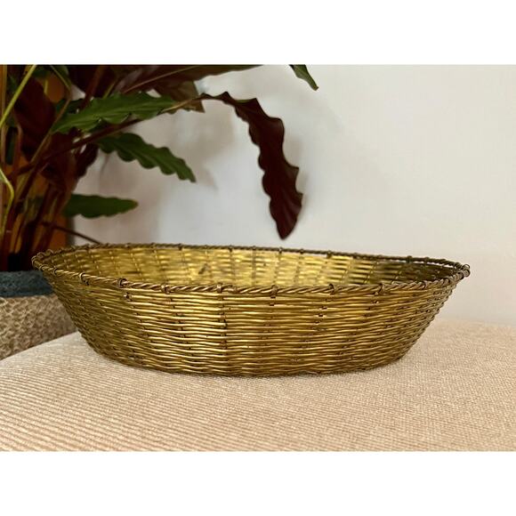 Vintage Brass Woven Basket, Oval Bread Basket, Gold Metal Basket - Picture 3 of 10